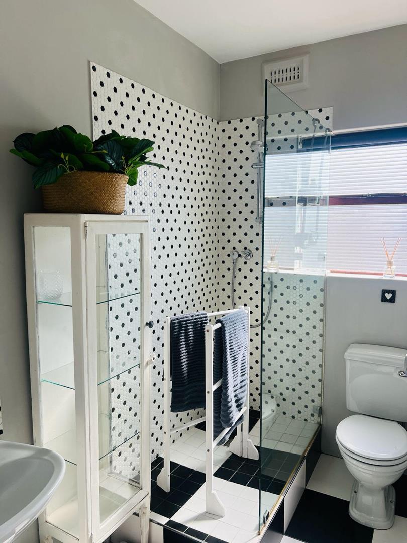 To Let 1 Bedroom Property for Rent in Sea Point Western Cape